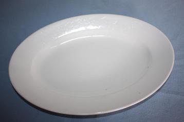 P. Regout Maastricht schaal, nr P 32, 32 cm bij 20,9 cm beschikbaar voor biedingen