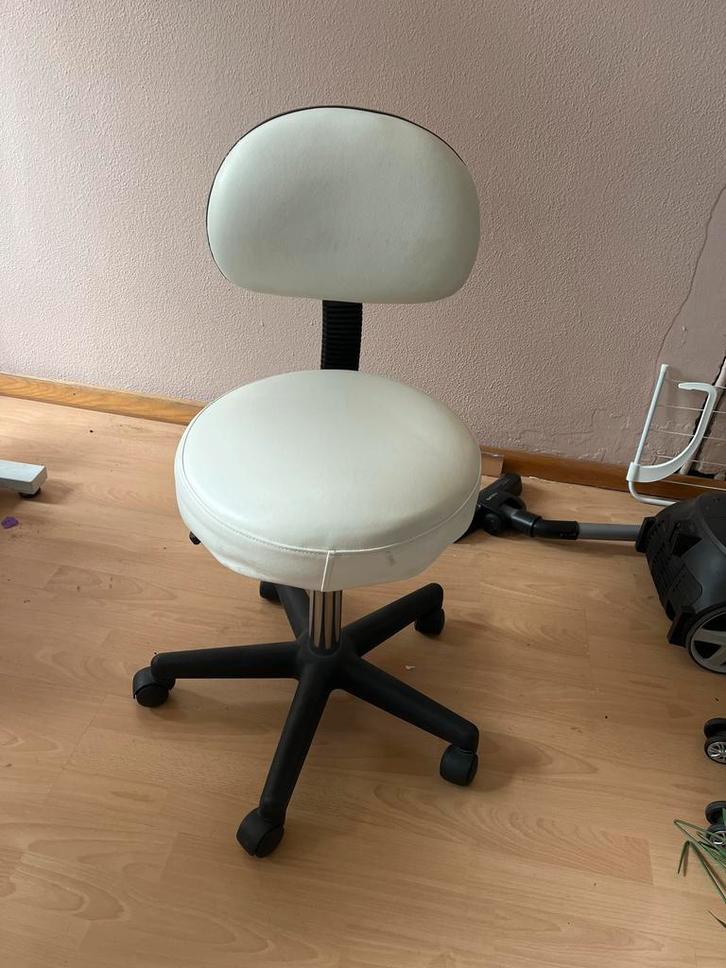 Schoonheidsspecialist stoel - Nagelstylisten, Huis en Inrichting, Bureaustoelen, Gebruikt, Bureaukruk, Wit, Ergonomisch, Ophalen