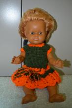 Leuk licht bruin getint popje uit de jaren 1970 NR 6338, Ophalen of Verzenden, Zo goed als nieuw, Pop