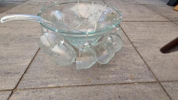 Fruitbowl glazen schaal met kopjes beschikbaar voor biedingen