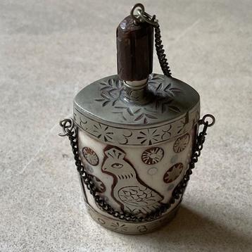 Tibetaans yak bone snuifflesje ingelegd met zilver  beschikbaar voor biedingen