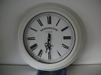 Klok Kensington Station - 44 cm rond - Wit met Zwart - zgan, Huis en Inrichting, Ophalen of Verzenden, Zo goed als nieuw, Analoog