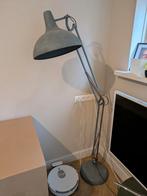 Staande lamp beton look grijs, Huis en Inrichting, Lampen | Vloerlampen, Ophalen, Zo goed als nieuw, 150 tot 200 cm