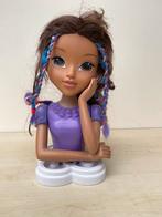 Leuke opmaak pop met gekleurde vlechten, (34cm hoog)., Kinderen en Baby's, Ophalen, Gebruikt, Overige typen