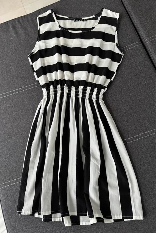 Zomers jurkje m 38 40 zwart wit strepen doppler effect, Kleding | Dames, Jurken, Gedragen, Maat 38/40 (M), Zwart, Boven de knie