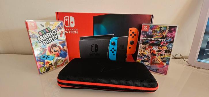Nintendo Switch in doos met 2 mario games en 4 controllers +, Spelcomputers en Games, Games | Nintendo Switch, Zo goed als nieuw