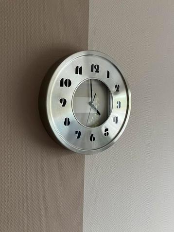 Vitage wandklok beschikbaar voor biedingen