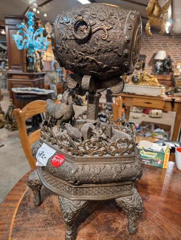 Groot antiek bronzen oosters sier stuk. 35 doors 50 h. € 485 beschikbaar voor biedingen