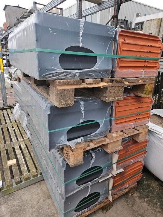 390 st. (= ca. 35m2) Nelskamp R10 dakpannen, matzwart engobe, Doe-het-zelf en Verbouw, Dakpannen en Dakbedekking, Nieuw, Dakpannen