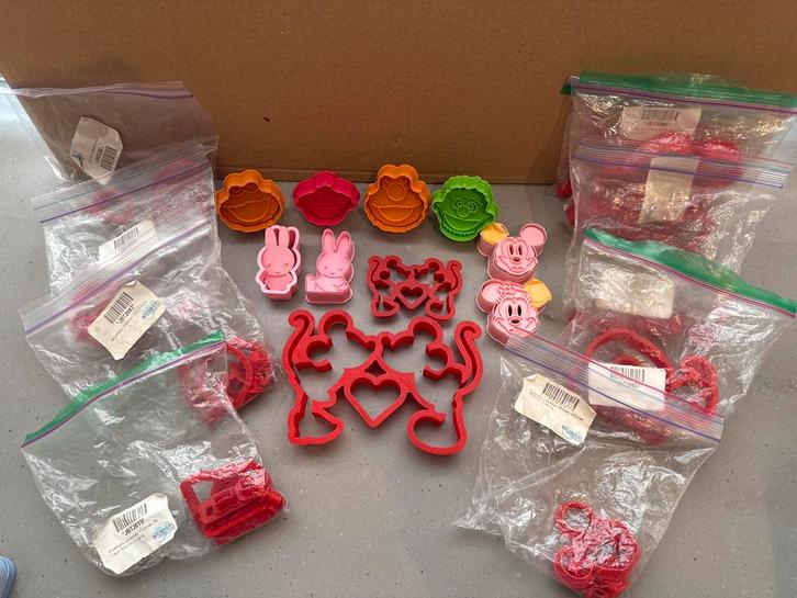 Uitstekers voor koekjes of fondant: karakters, Hobby en Vrije tijd, Taarten en Cupcakes maken, Gebruikt, Bakvorm, Taarten of Cupcakes