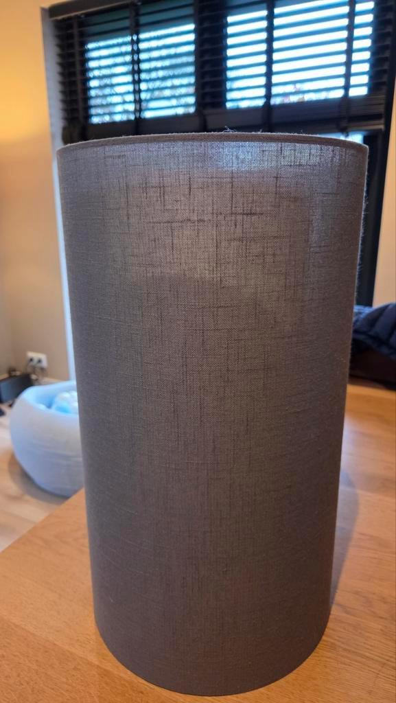 Grijze Stoffen Lampenkap - Moderne Stijl, Huis en Inrichting, Lampen | Lampenkappen, Ophalen of Verzenden