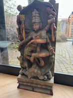 Houten hindoïstisch tempelbeeld van Vishnu op Garuda, Ophalen