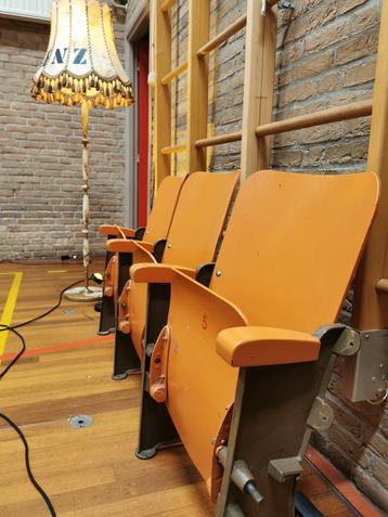Vintage theaterstoelen hout/metaal 6 stuks beschikbaar voor biedingen