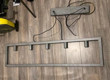 Industriële hanglamp beschikbaar voor biedingen