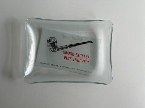 Vintage glazen asbakje 'Dansk-Engelsk Pibe Industri', Verzamelen, Rookartikelen, Aanstekers en Luciferdoosjes, Zo goed als nieuw