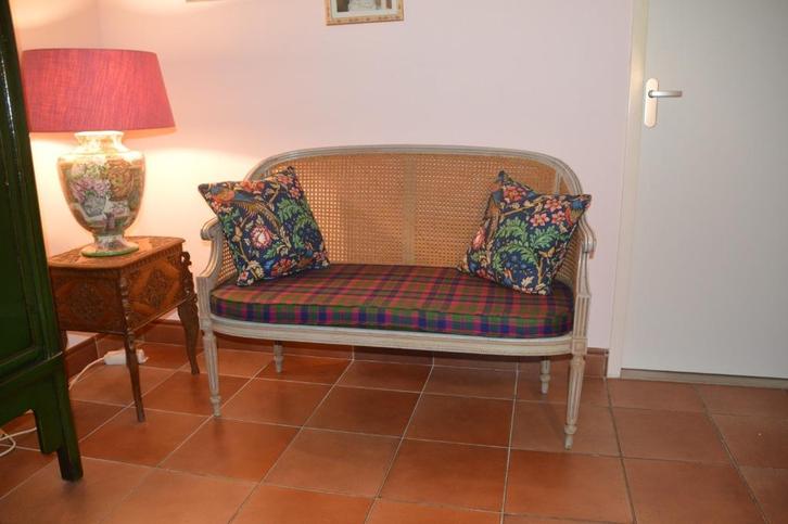 antiek bankje met webbing, Antiek en Kunst, Antiek | Meubels | Stoelen en Banken, Ophalen