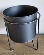 Stoere metalen bloempot - ZGAN, Tuin en Terras, Bloempotten, Rond, Ophalen of Verzenden, Zo goed als nieuw, Balkon