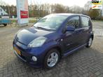 Daihatsu Sirion 2 1.3-16V Comfort, Auto's, Voorwielaandrijving, Gebruikt, 4 cilinders, Blauw