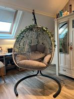 Hangstoel met kussen, Huis en Inrichting, Stoelen, Ophalen, Zo goed als nieuw, Wit, Eén