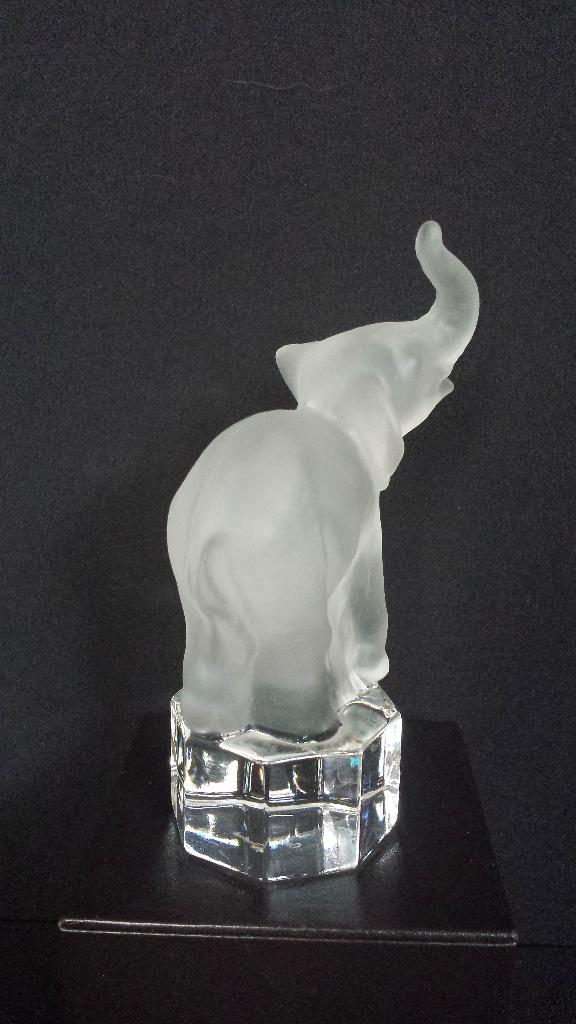 OLIFANT Frosted KRISTAL <> GOEBEL Beeldje 13,5 cm hoog, Verzamelen, Beelden en Beeldjes, Zo goed als nieuw, Dier, Ophalen of Verzenden