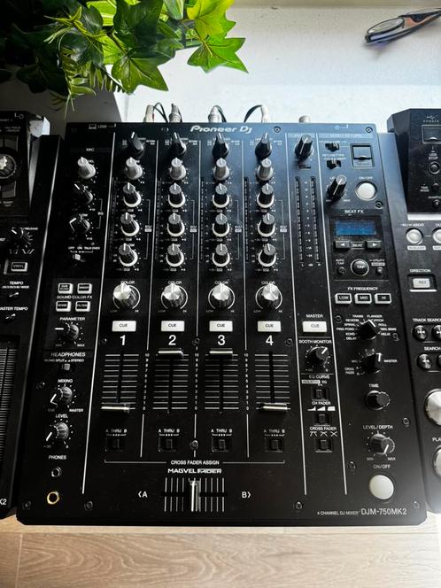 Pioneer DJM-750 MK2 4-kanaals mixer, Muziek en Instrumenten, Dj-sets en Draaitafels, Zo goed als nieuw, Pioneer, Ophalen
