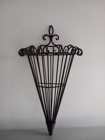 Decoratieve Wandmand van Smeedijzer beschikbaar voor biedingen