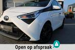 Toyota Aygo 1.0 VVT-i X /15''/AIRCO/NAVI/WHITE /BLACK WEELS/, Voorwielaandrijving, Stof, Gebruikt, 4 stoelen