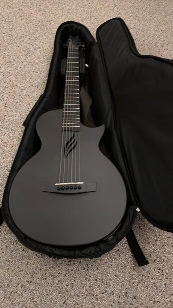 Harley Benton TravelMate-E carbon incl. alle accessoires, Muziek en Instrumenten, Snaarinstrumenten | Gitaren | Elektrisch, Zo goed als nieuw