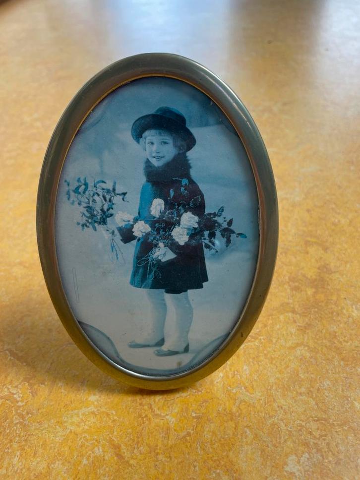 Antieke ovale fotolijst met standaard, Antiek en Kunst, Antiek | Woonaccessoires, Ophalen of Verzenden