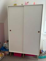 Witte kledingkast met houtlook accenten ‘scandi/retro’, Huis en Inrichting, Kasten | Kledingkasten, Ophalen, 100 tot 150 cm, 200 cm of meer