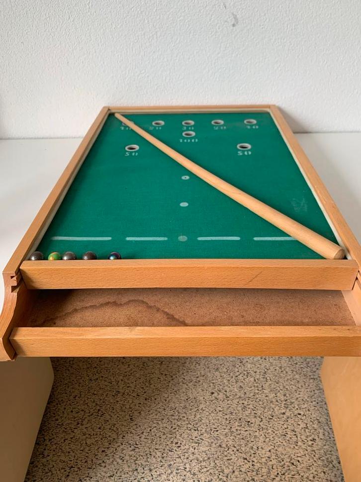 Kinder tafelbiljart met keu en 5 balletjes, Hobby en Vrije tijd, Gezelschapsspellen | Bordspellen, Gebruikt, Een of twee spelers