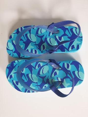 Teenslippers met hielbandje | Maat 26/27 beschikbaar voor biedingen