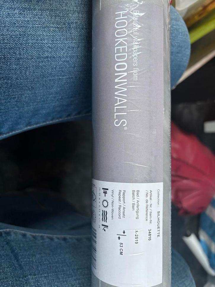 4 Rollen Hookedonwalls Silhoutte Behang - Lichtgrijs, Huis en Inrichting, Stoffering | Behang, Grijs, minder dan 10 m², Ophalen