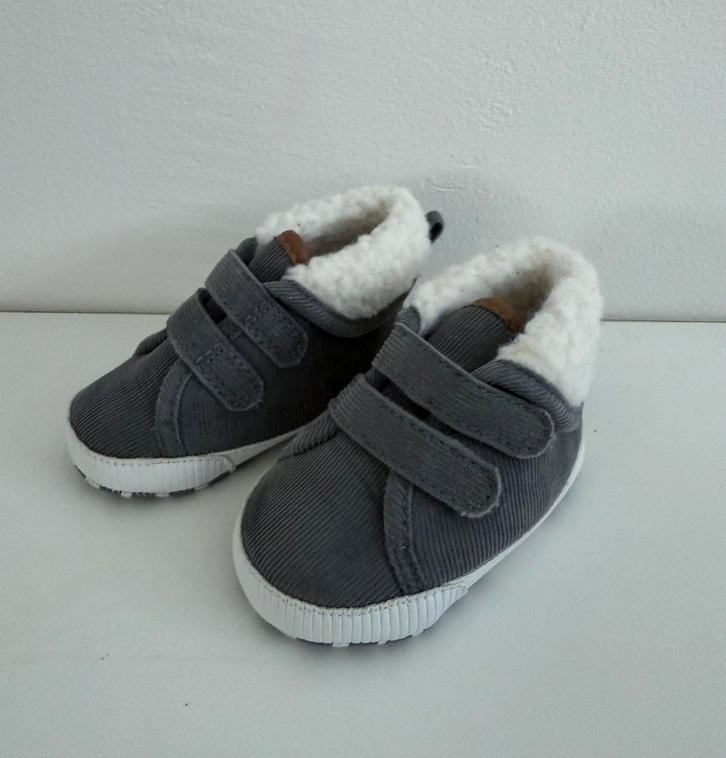 Babyschoentjes grijs baby snowboots winter instappers 6-9, Kinderen en Baby's, Babykleding | Schoentjes en Sokjes, Nieuw, Jongetje of Meisje
