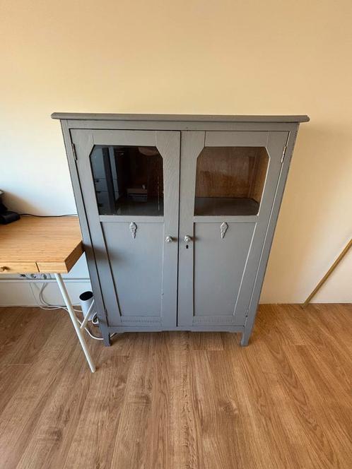 Vintage Kledingkast / Dressoir - Grijs, Antiek en Kunst, Antiek | Meubels | Kasten, Ophalen