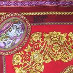 Mooie zijden carre van Gianni Versace., Kleding | Dames, Ophalen of Verzenden, Zo goed als nieuw, Maat 46/48 (XL) of groter, Sjaal