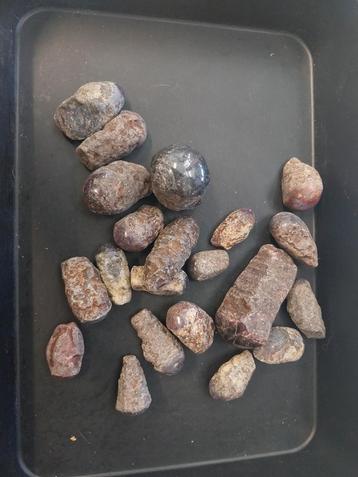 Partij ruwe saffier aangeslepen beschikbaar voor biedingen