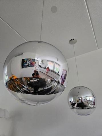 Z.g.a.n: 2 stuks Tom Dixon Mirror Ball diameter 40 cm. beschikbaar voor biedingen