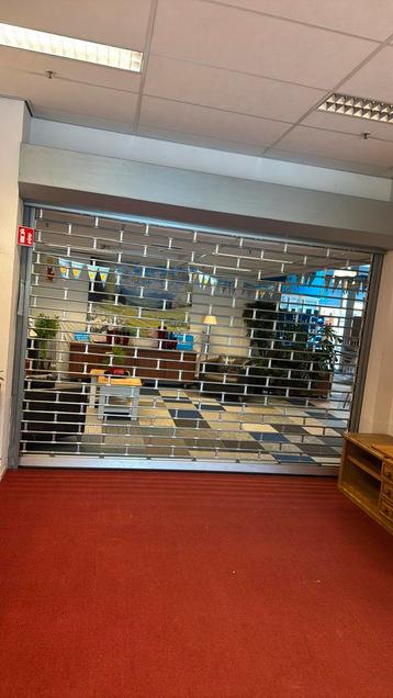Ijzeren rolluik beschikbaar voor biedingen