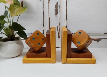 Vintage houten boekensteunen,  dobbelstenen  beschikbaar voor biedingen