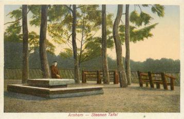 (388-204-019) Arnhem Steenen Tafel beschikbaar voor biedingen