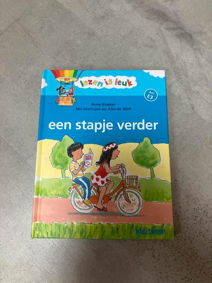 Een Stapje Verder - Anne Blokkér - AVI E3, Boeken, Kinderboeken | Jeugd | onder 10 jaar, Zo goed als nieuw, Fictie algemeen, Ophalen of Verzenden