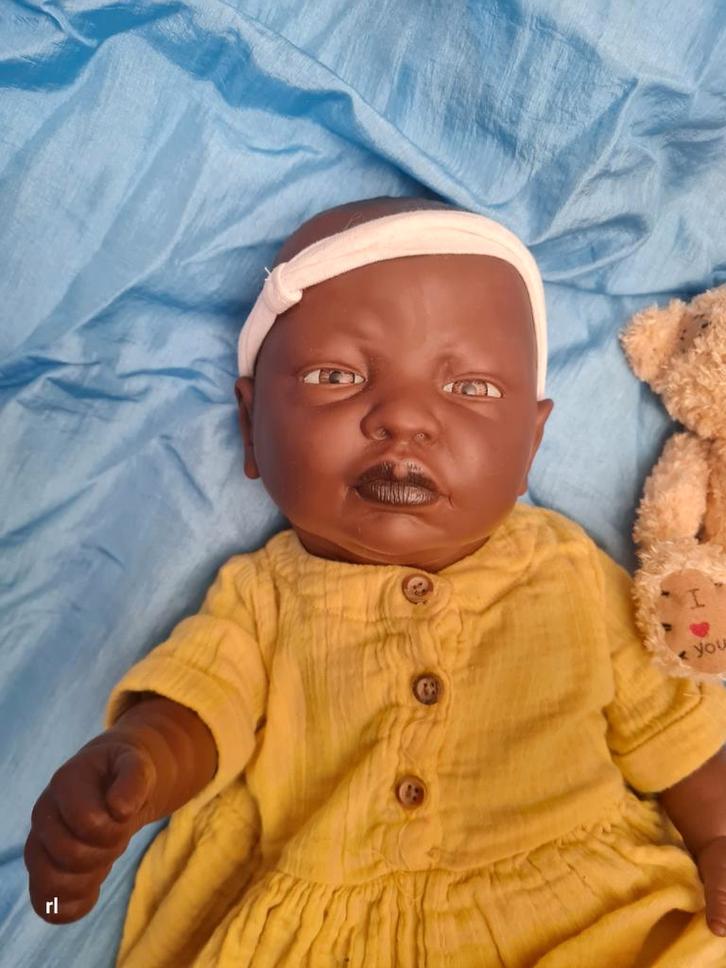 Mooie Donkere Babypop - The Doll Factory, Kinderen en Baby's, Speelgoed | Poppen, Nieuw, Babypop, Ophalen of Verzenden