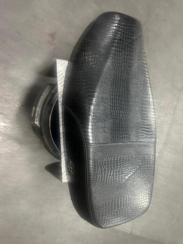 Buddyseat zadel zwart slangenleer model voor china lx beschikbaar voor biedingen