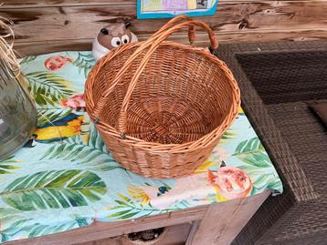 Mooie ronde mand.  37 cm. Vaste prijs. Ophalen. beschikbaar voor biedingen