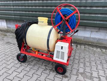 Motorvat spuit 400v 200 liter met haspel. beschikbaar voor biedingen