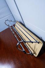 Vintage kapstok met oker gele achterwand, Wandkapstok, Gebruikt, Verzenden, Minder dan 100 cm