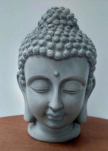 Buddha hoofd beschikbaar voor biedingen