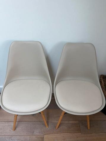 2 mooie eetkamerstoelen in nieuw staat kleur Taupe