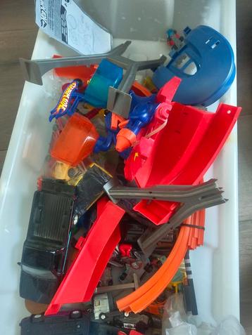 Hot wheels en ander speelgoed beschikbaar voor biedingen